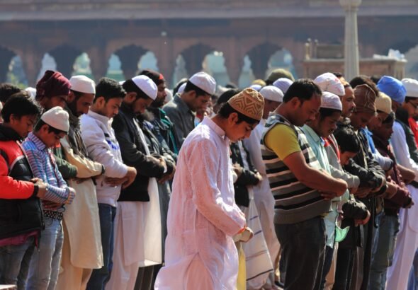 keutamaan-sholat-berjamaah-source-shutterstock